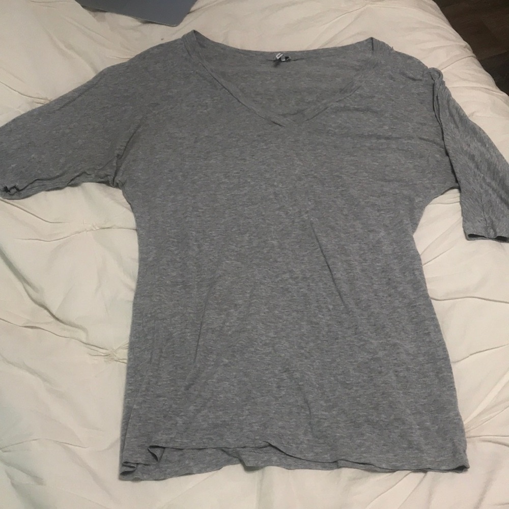 Splendid - gray v-neck t-shirt